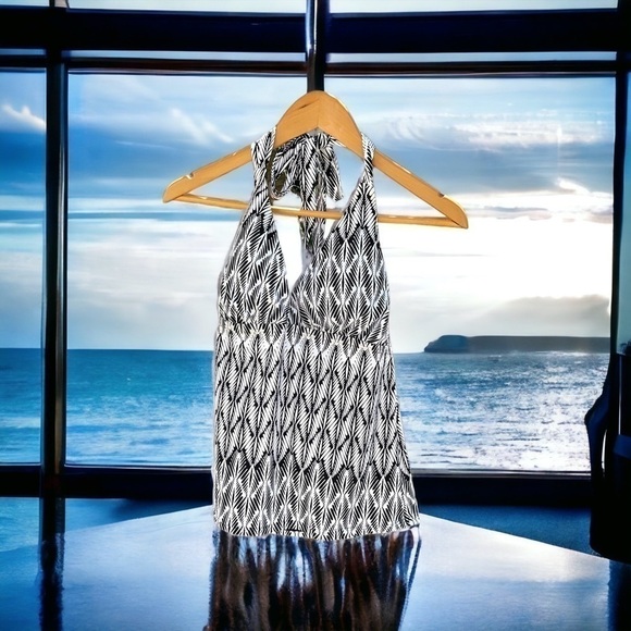 SUNSETS tankini top, halter style, size DD, removable padding in cups, NWT - Picture 1 of 7